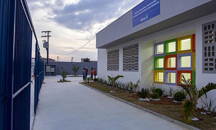 Professores das escolas da rede pública de Macaé entram em greve