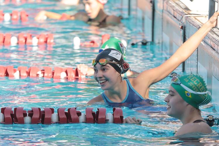 Nadadora Nicole de Thuin é campeã brasileira nos 50m livre