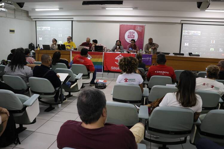 Institutos federais decidem suspender greve