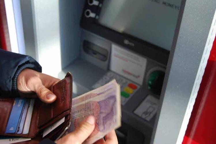 INSS paga segunda parcela do 13º a quem recebe acima do mínimo