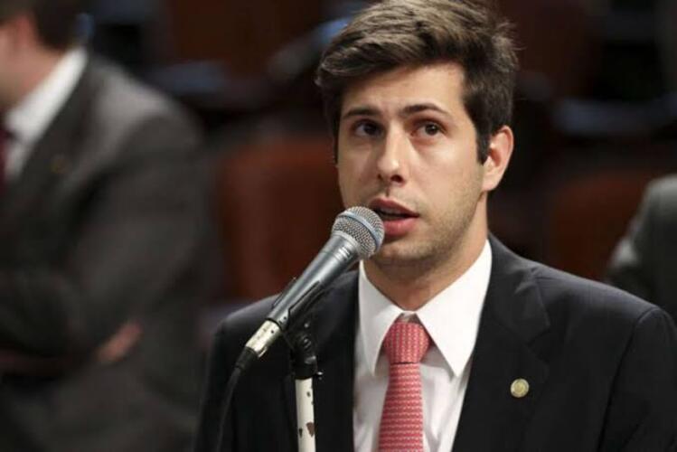 Rafael Picciani assume mandato na vaga deixada por Otoni de Paula Pai
