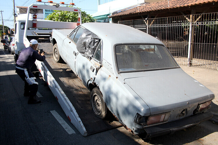 Guarda Civil de Campos começa a remover veículos abandonados nas ruas da cidade