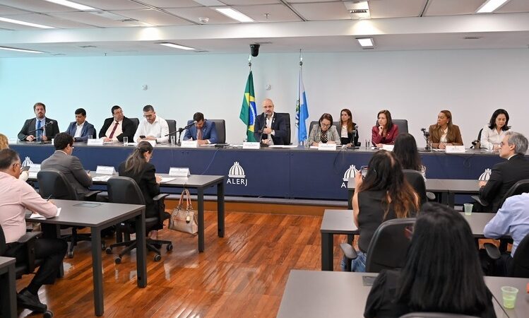 CPI da Alerj cobra de planos de saúde informações mais precisas sobre lucros e cancelamentos de convênios de PCDs
