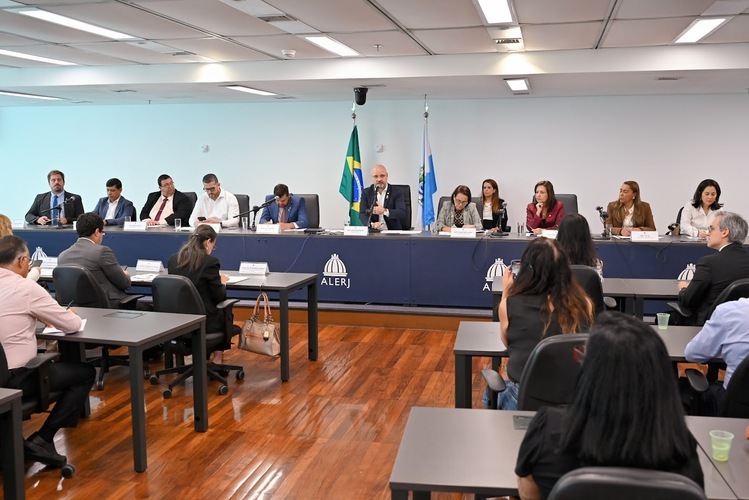 CPI da Alerj cobra de planos de saúde informações mais precisas sobre lucros e cancelamentos de convênios de PCDs