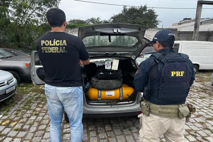 PF e PRF prendem homem transportando cocaína em Rio das Ostras 