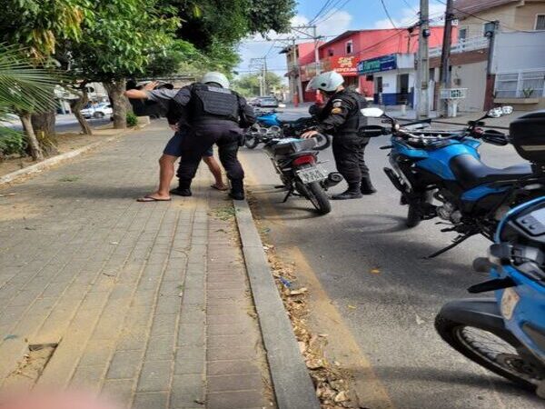 Operação Trânsito Seguro já apreendeu 12 motos e notificou 37 em Campos 