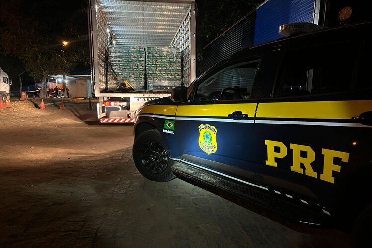 Mais de 30 mil latas de cerveja são apreendidas pela PRF em Campos