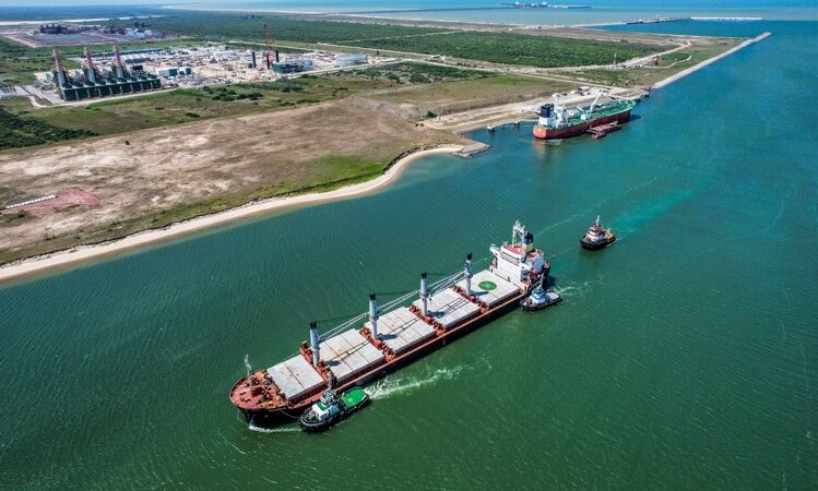 Porto do Açu Operações recebe certificação internacional por uso de energia 100% renovável