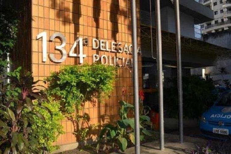 Cinco criminosos sequestram casal no Farol de São Thomé, em Campos