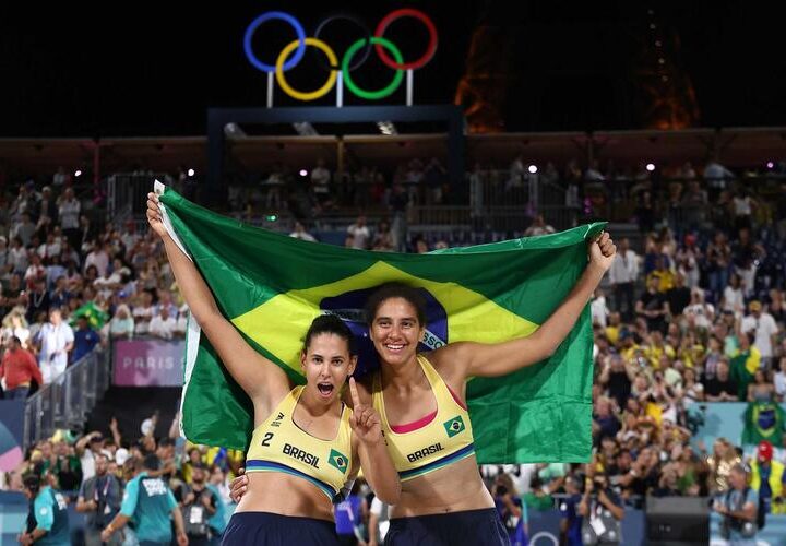 Duda e Ana Patrícia conquistam o ouro no vôlei de praia