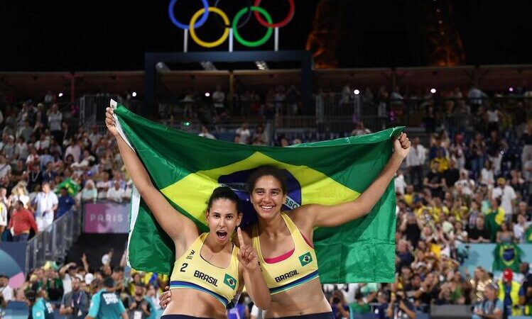 Duda e Ana Patrícia conquistam o ouro no vôlei de praia