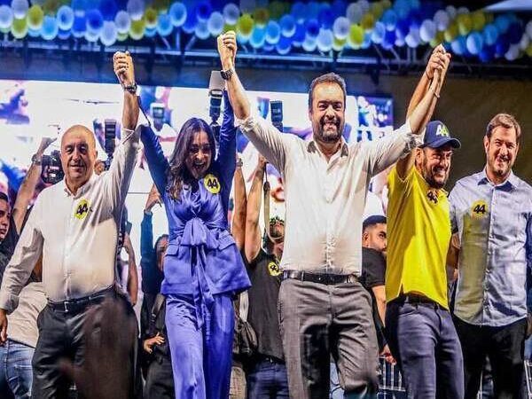 Madeleine lança candidatura à Prefeitura de Campos em comício com Castro e Bacellar 