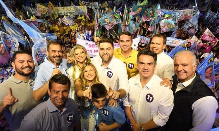 Wladimir lança candidatura à reeleição a prefeito de Campos ao lado do filho de Bolsonaro 