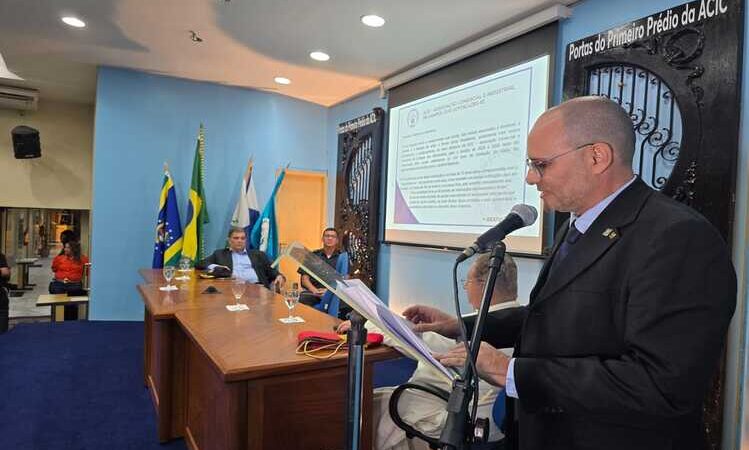 Empresário Maurício Cabral é empossado na presidência da Acic