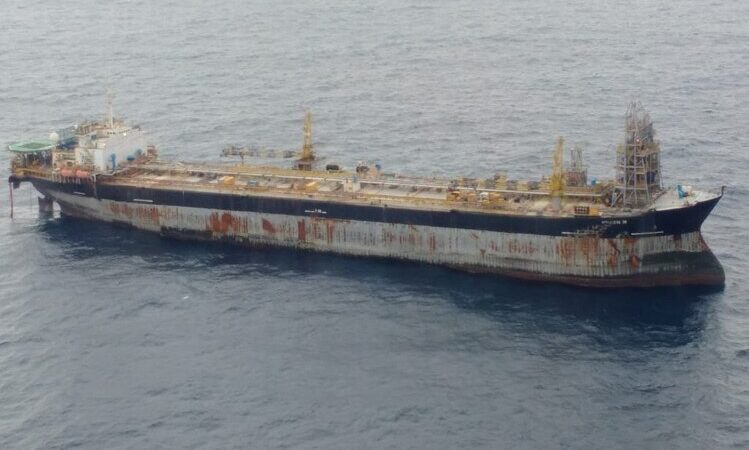 P-38 tem terceira amarra rompida em menos de um mês e está com produção parada