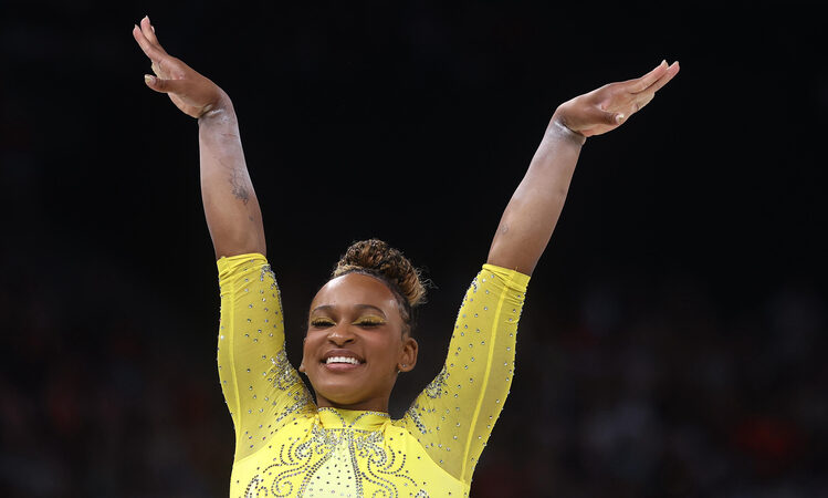 Rebeca Andrade da show e é prata na ginástica artística 