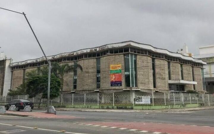 Homem é flagrado no vestiário feminino do IFF campus Centro, em Campos