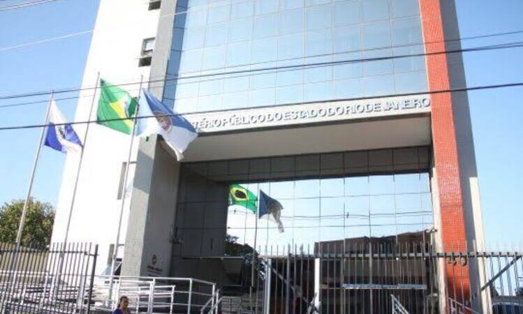 MP ajuíza ação por improbidade administrativa contra funcionária de cartório de Campos