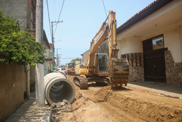 Ruas do Centro de SJB recebem obras estruturantes antes de serem asfaltadas