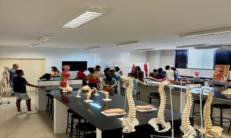 Jovens de abrigos municipais visitam IFF Guarus