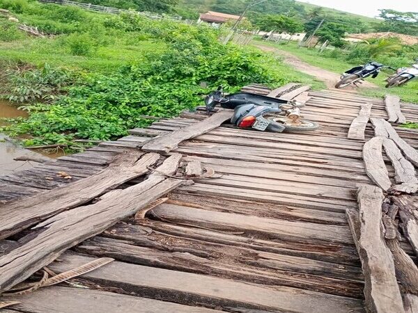Moradores reclamam de ponte precária onde morador morreu no interior de Campos