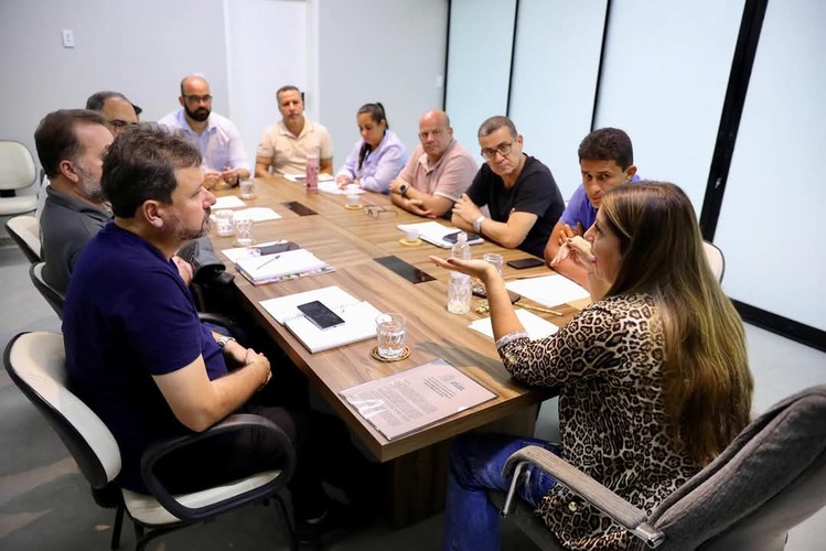 Planejamento do verão de SJB: Carla Caputi reúne secretários