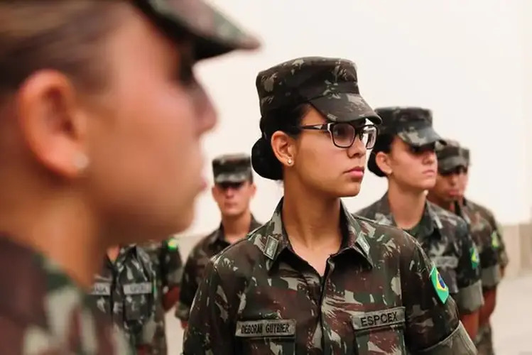 Mulheres poderão se alistar nas Forças Armadas a partir de janeiro