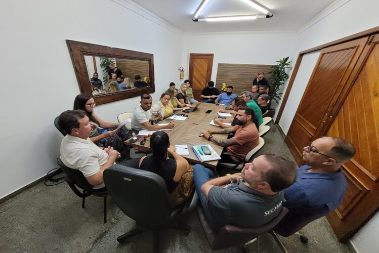 Reunião discute logística dos desfiles das escolas de samba no carnaval de SJB