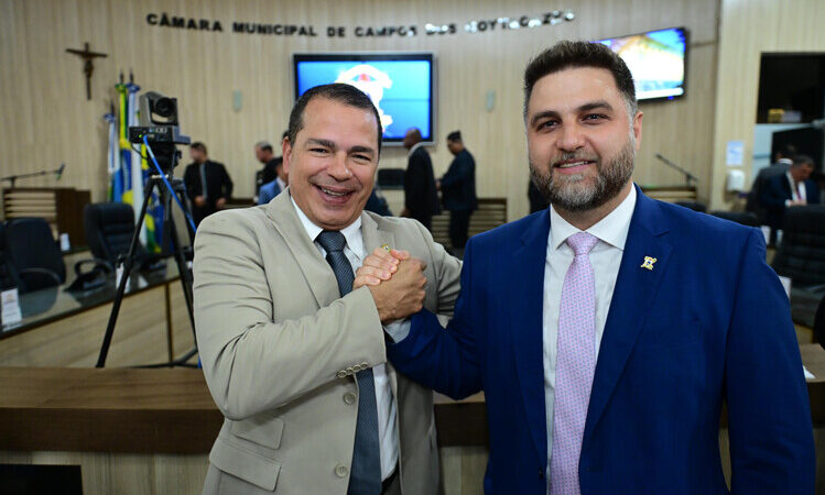 Wladimir assume segundo mandato em Campos prometendo diálogo com a Câmara
