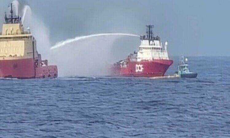 Embarcação pega fogo na Bacia de Campos