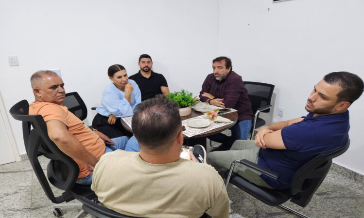 Presidente da Câmara de SJB, Soninha Pereira recebe assessores do deputado Lindbergh Farias