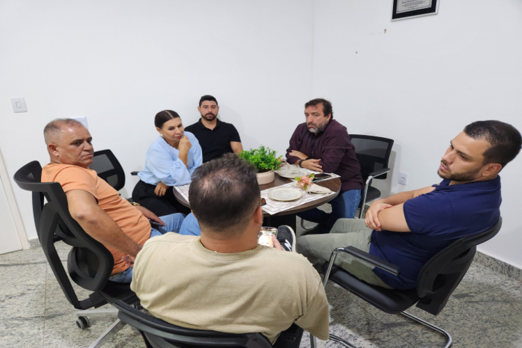 Presidente da Câmara de SJB, Soninha Pereira recebe assessores do deputado Lindbergh Farias