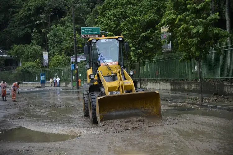 Governo do estado do RJ anuncia R$ 8 bilhões para enfrentamento de temporais