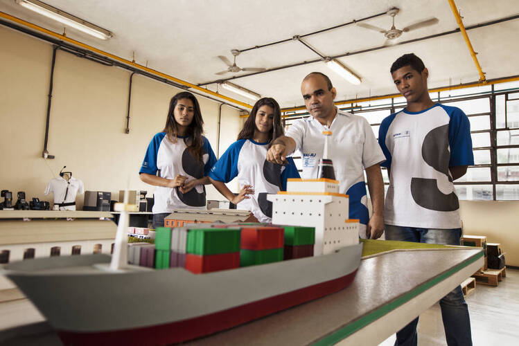 Firjan Senai com quase 100 vagas de emprego para instrutores em várias áreas