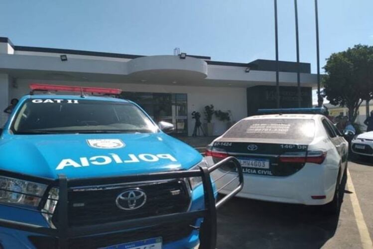 Quatro bandidos invadem casa e amarram cinco membros de uma família, em Campos