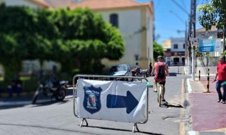 Prefeitura de SJB interdita ruas para montagem da estrutura do Carnaval