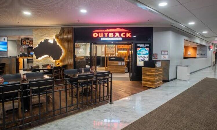 Outback oferece 90 vagas de emprego em Campos