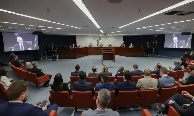 Turma do STF torna Bolsonaro e mais 7 réus por tentativa de golpe
