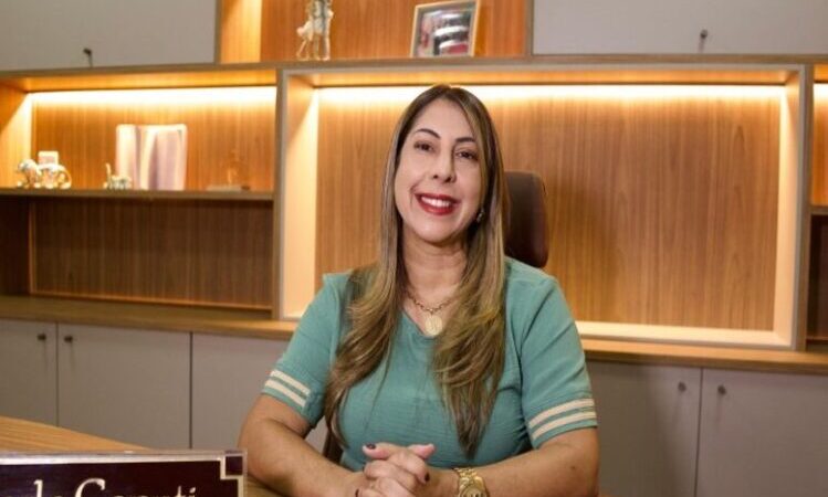 Carla Caputi anuncia reajuste de 5,5% no salário dos servidores de SJB