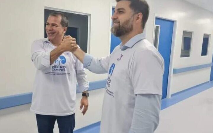 Prefeito de Campos pede licença do cargo