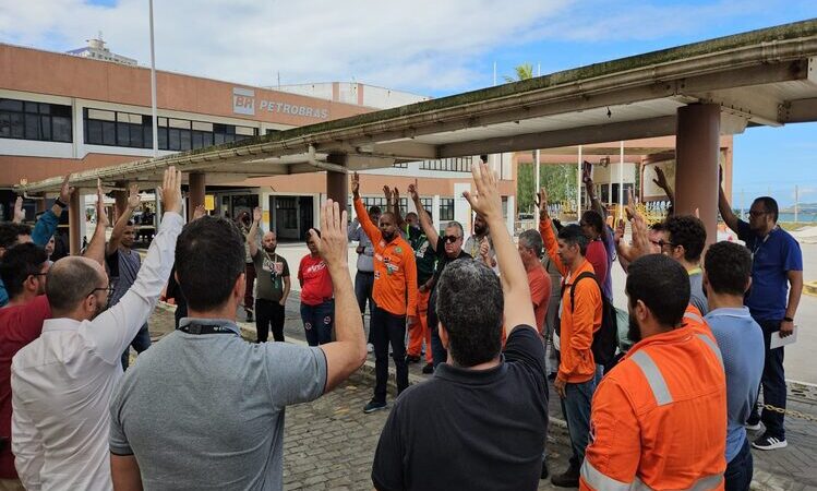 Petroleiros anunciam greve de advertência para a próxima quarta
