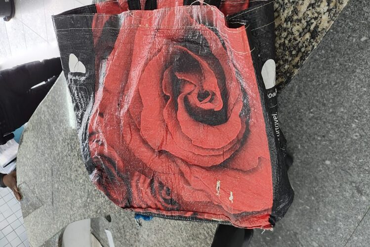 Recém-nascido é encontrado abandonado no interior de uma sacola, em Campos