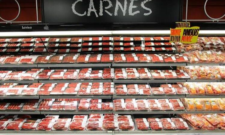 Governo zera tarifa de importação da carne e mais 8 alimentos para reduzir preços