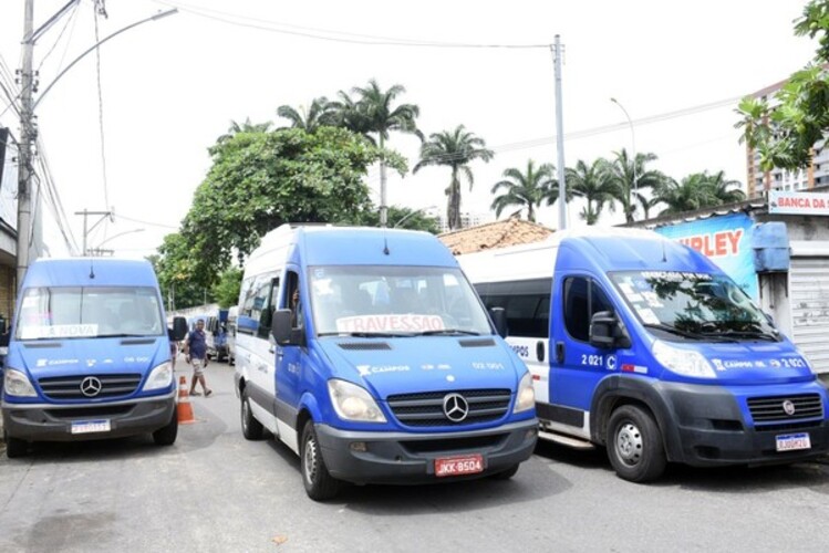 Vans do Setor C param parte da frota por falta de repasse da Prefeitura de Campos que nega