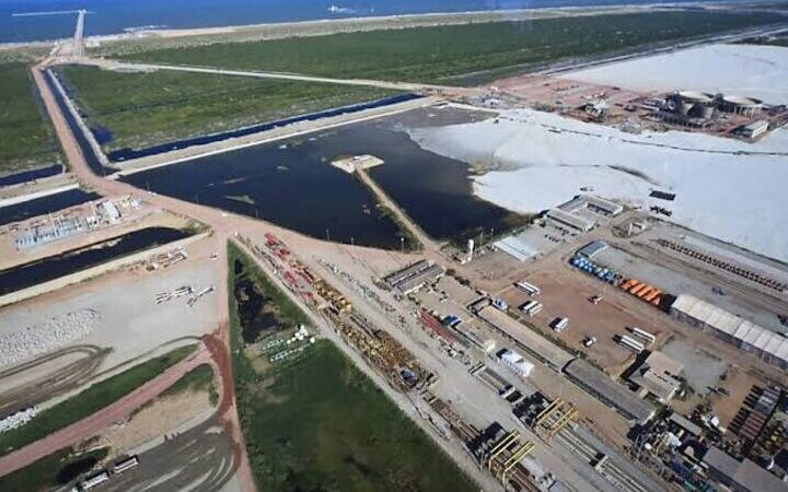 Porto do Açu lucra com guerra tarifária global, com salto em exportações para a Ásia