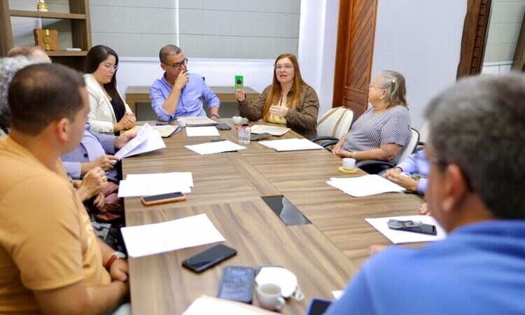 Encontro na Prefeitura reforça diálogo com a sociedade sobre a erosão costeira em SJB