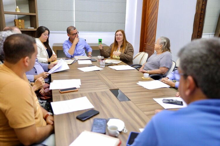 Encontro na Prefeitura reforça diálogo com a sociedade sobre a erosão costeira em SJB