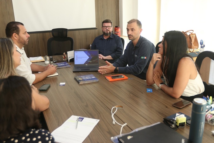 Representantes da Prefeitura de Macaé recebem membros do setor energético