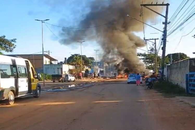 Moradores de Campo Novo fazem manifestação contra Prefeitura de Campos