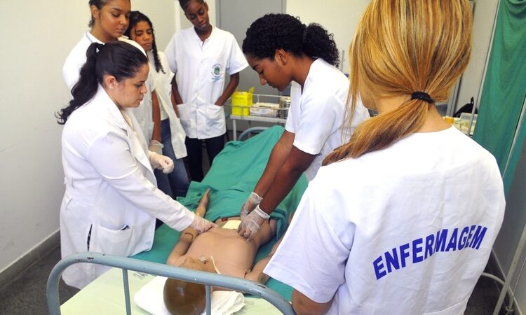 Faetec abre mais de 4 mil vagas para cursos técnicos, especializações e graduação